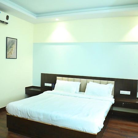 Country Inn & Suites By Turtle Bombay Exterior foto