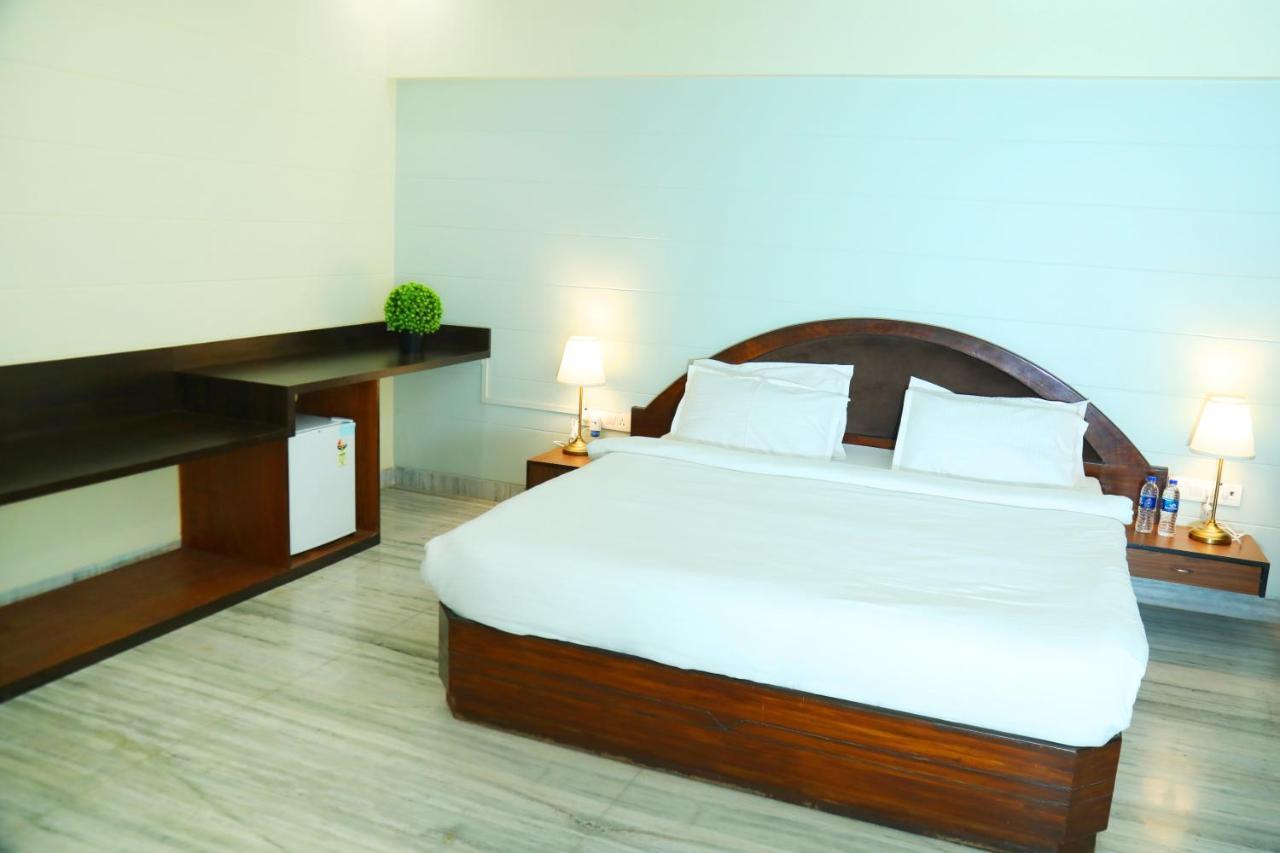 Country Inn & Suites By Turtle Bombay Exterior foto